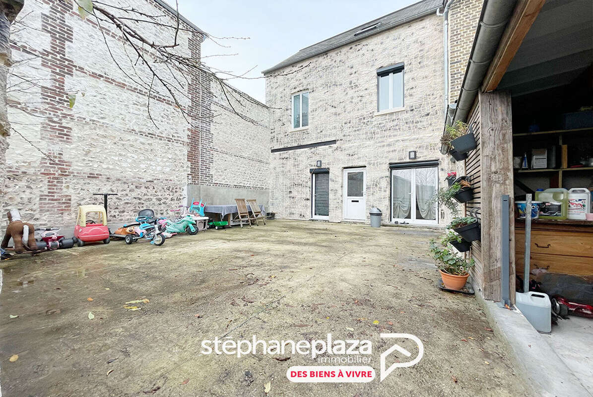 Maison à SAINT-ETIENNE-DU-ROUVRAY