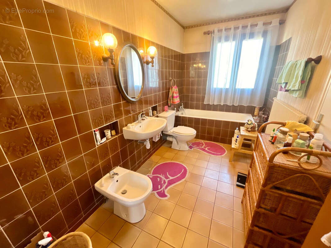 Pavillon familial de 110m2 sur 670m2 de terrain à Vaujours - photo 16