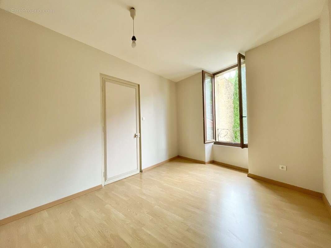 Maison à LE BUISSON-DE-CADOUIN