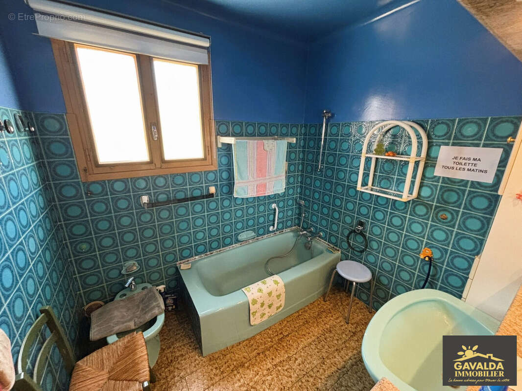 Salle de bains étage - Maison à SAINT-NAZAIRE