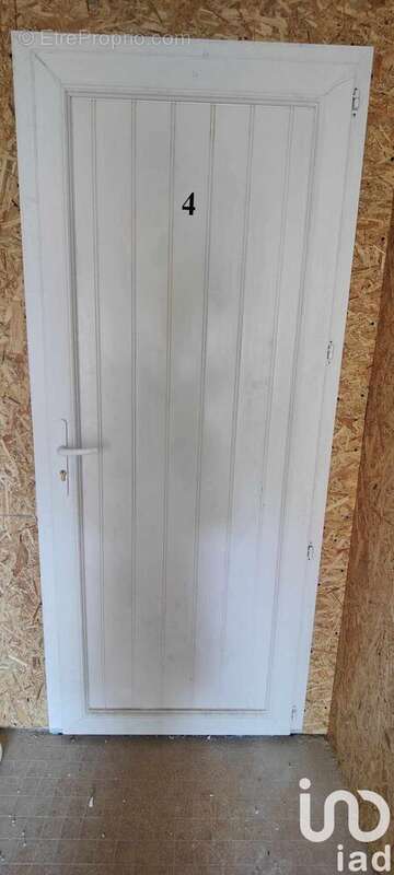 Photo 8 - Parking à SURGERES