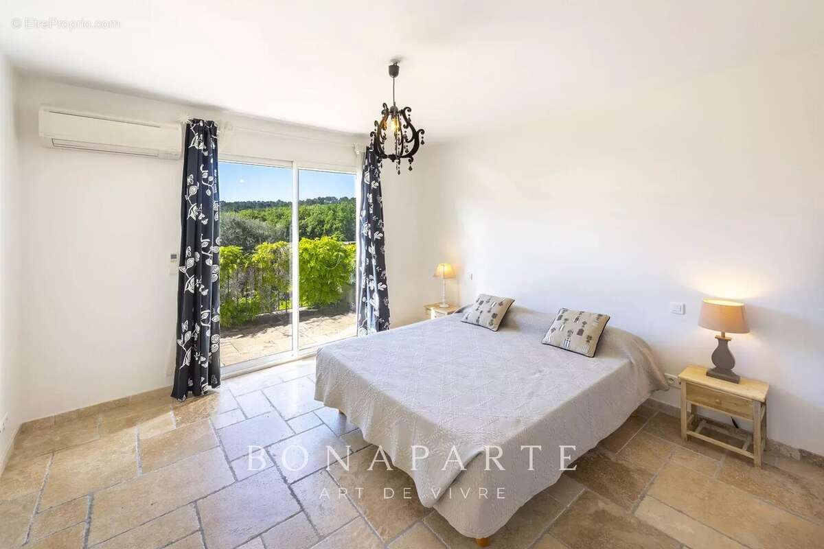 Lorgues - villa de maçon, traditionnelle, de 230m² habitables, sur un terrain de 4297m² + piscine - photo 7
