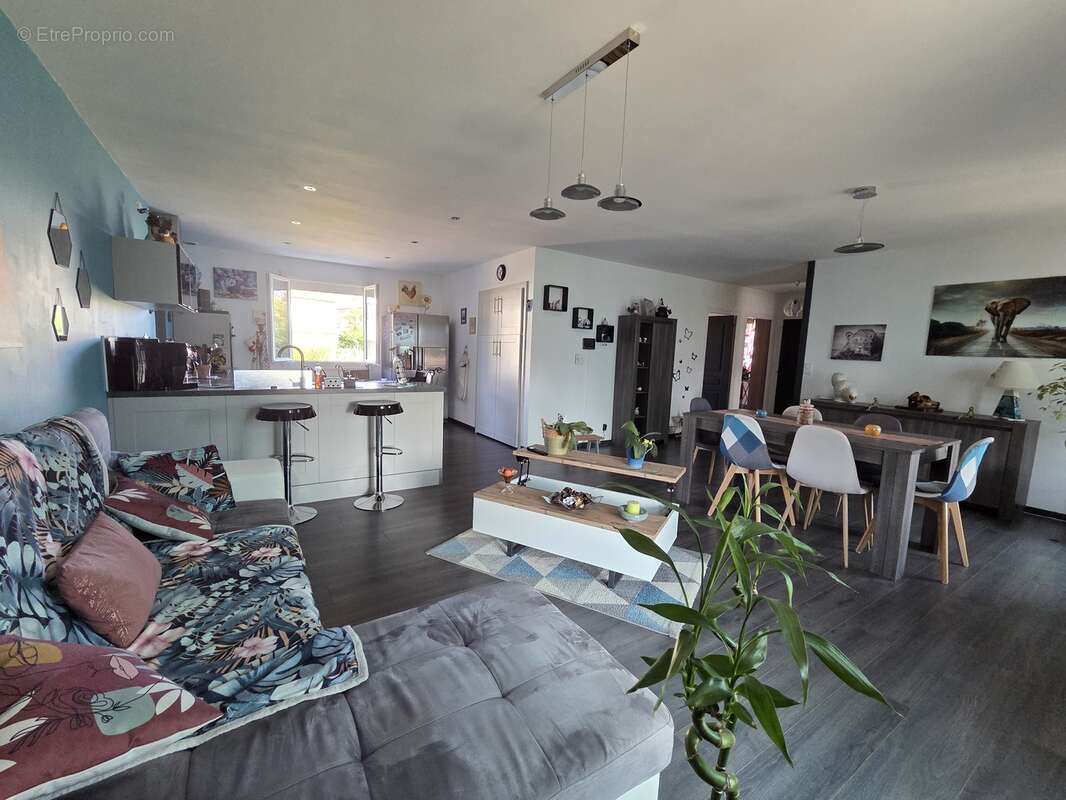 Maison à SAINT-LEONARD-DE-NOBLAT