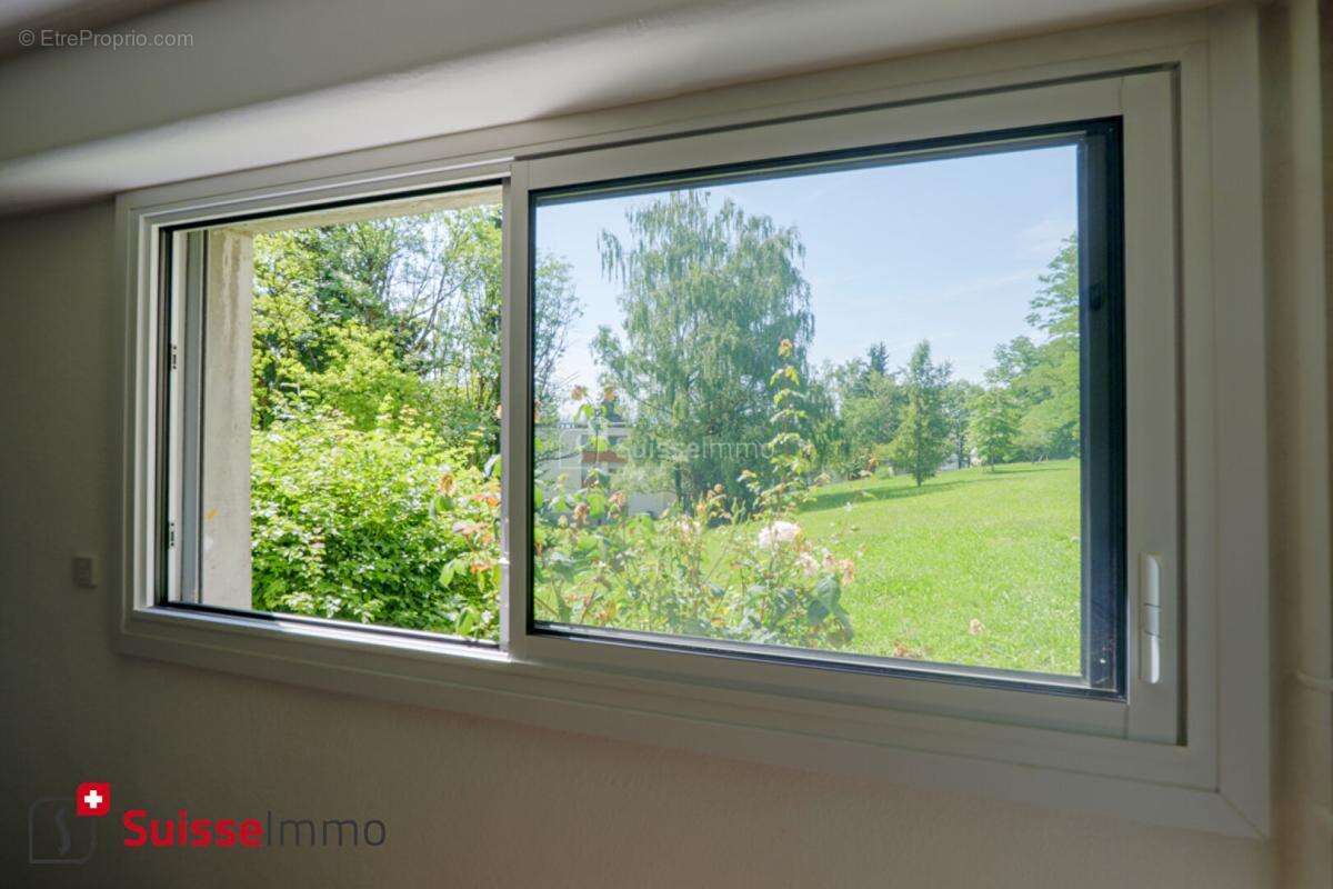 Au coeur d'un parc de 5 hectares, appartement 4 pièces en RDC - photo 7