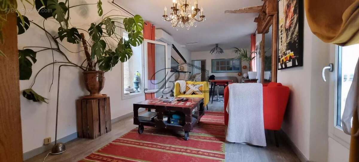 Appartement à CUCURON