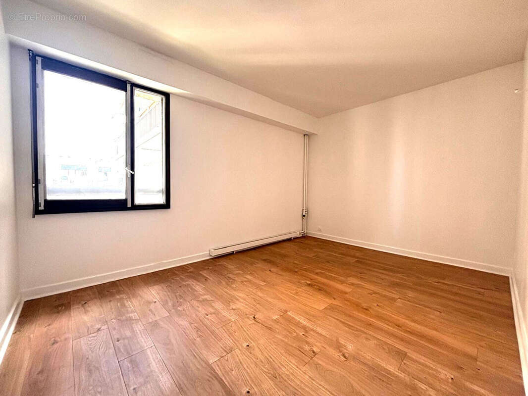Appartement à PARIS-19E