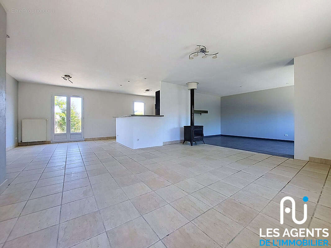 Maison  6 pièce(s) - photo 2