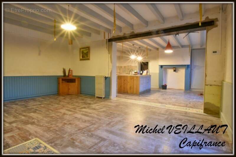 Maison à PARAY-LE-FRESIL