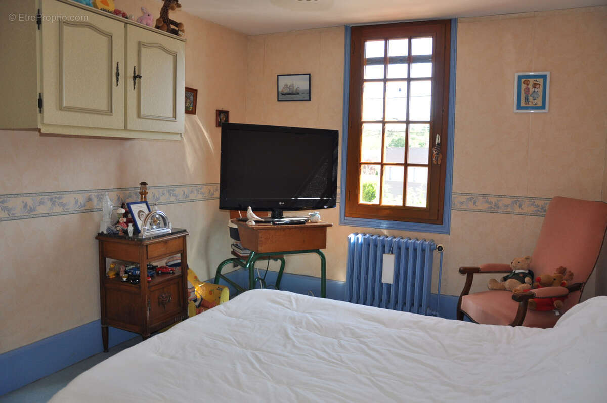 Belle maison proche du centre-ville, avec 3 chambres et un très beau jardin clos (parcelle de 727 m2). - photo 8
