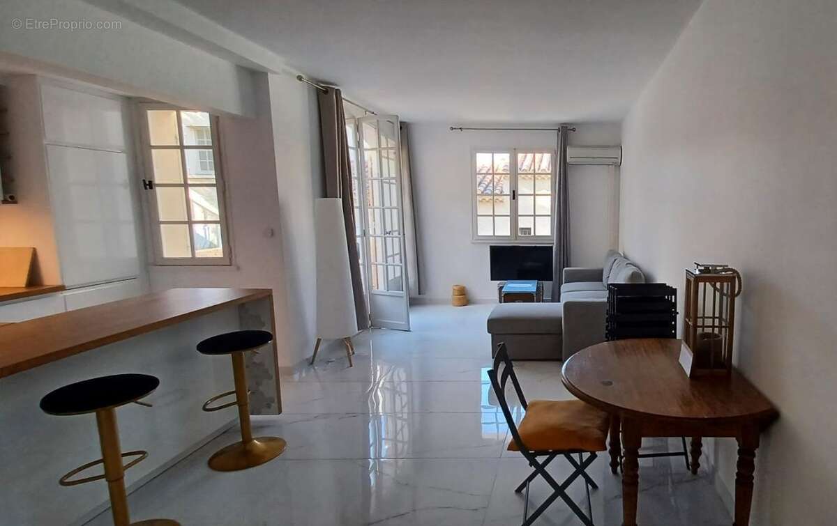 Appartement à SAINT-CYR-SUR-MER