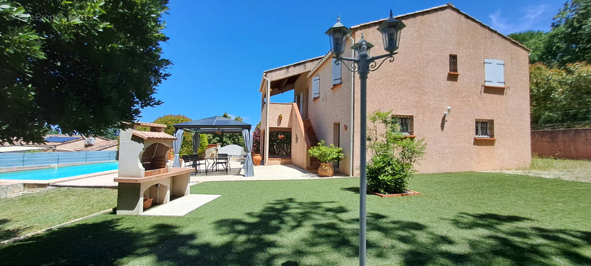 Maison traditionnelle de 184 m2 utiles (90 m2 hab.)   Piscine, grand garage et vue Cévennes   Gajan (30730) - photo 2