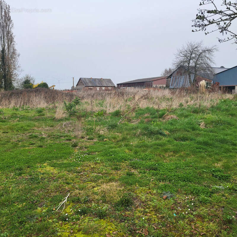 Terrain à CLASTRES