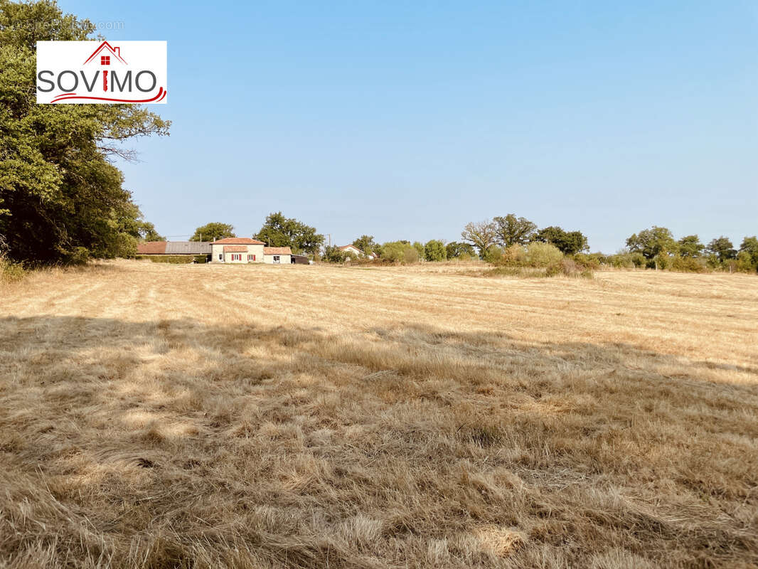 Laissez vous seduire par cette maison de campagne en pierre, nichée sur 3,41 ha en bord de rivière - photo 30