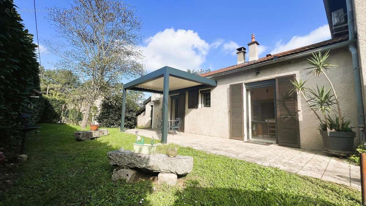 Photo 2 - Maison à DARDILLY