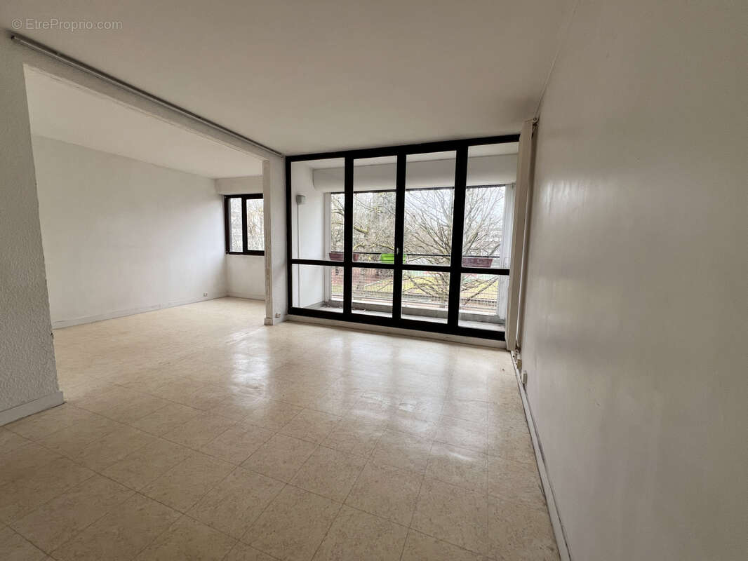 Appartement à VAUX-LE-PENIL