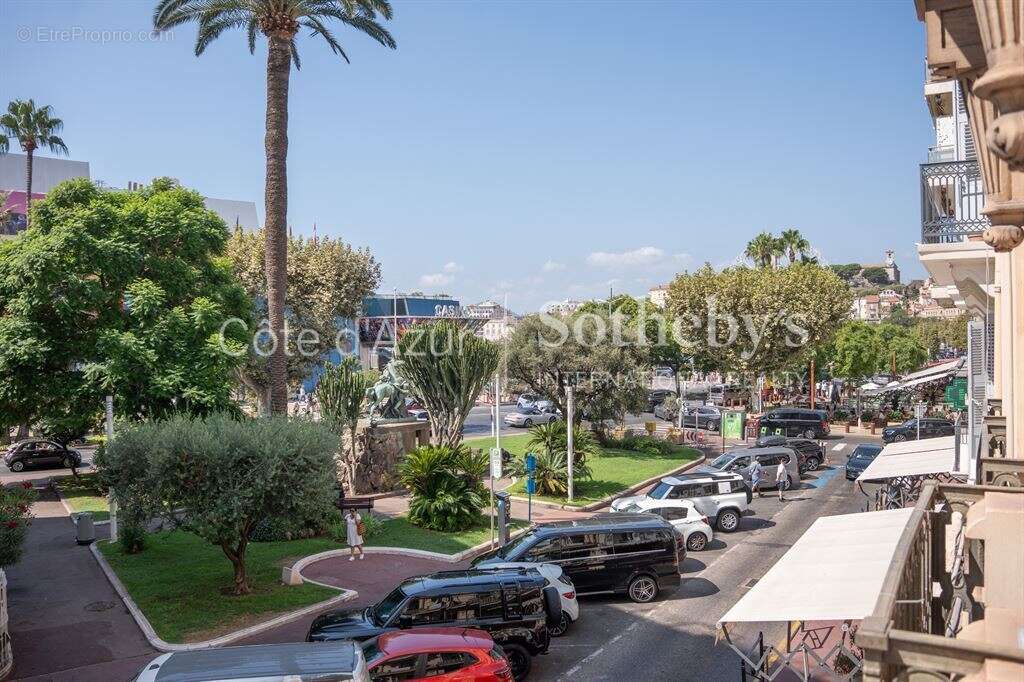 Appartement rénové de 83 m² avec deux suites face au Palais des Festivals à Cannes - photo 12