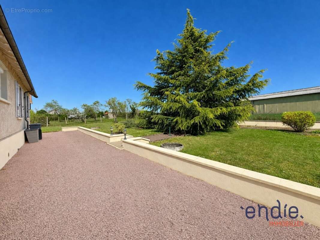 Maison à SAINT-PIERRE-LE-MOUTIER