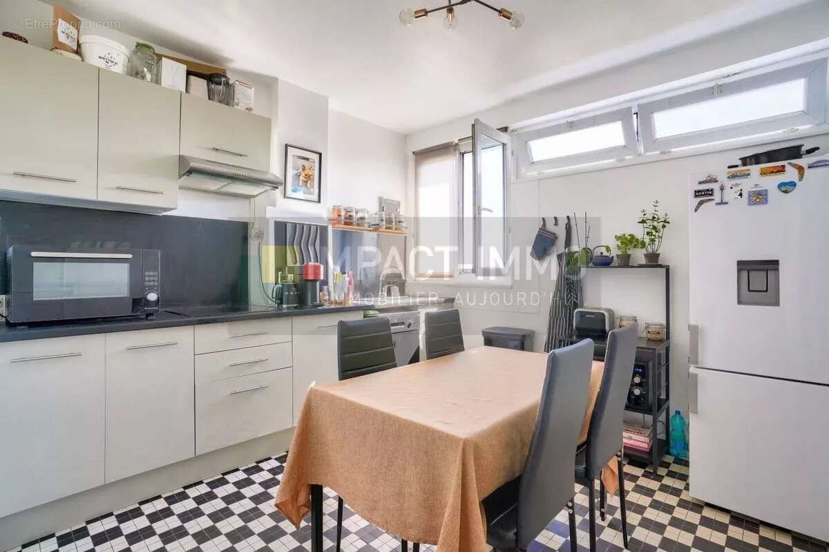 Appartement à NEUILLY-SUR-SEINE