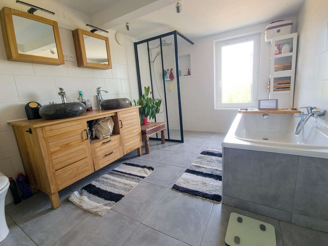 Maison à SAINTE-MAURE-DE-PEYRIAC