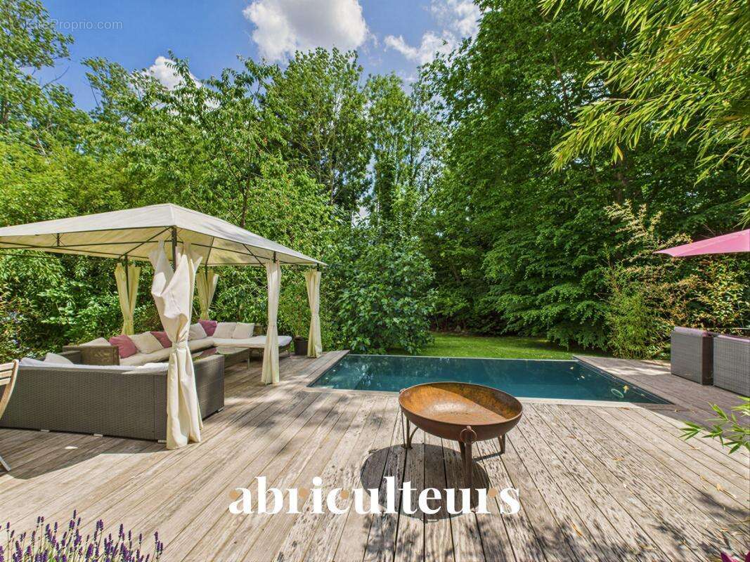 Magnifique maison contemporaine avec jardin paysager et piscine en vente à l'Étang-la-Ville (78620) - photo 2