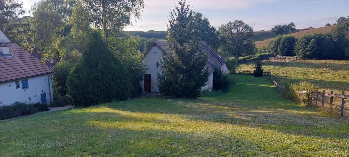 Propriété isolée en pleine nature avec dépendances et gîte - photo 3