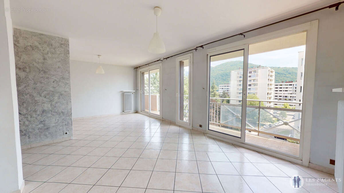 Appartement à SAINT-MARTIN-D'HERES