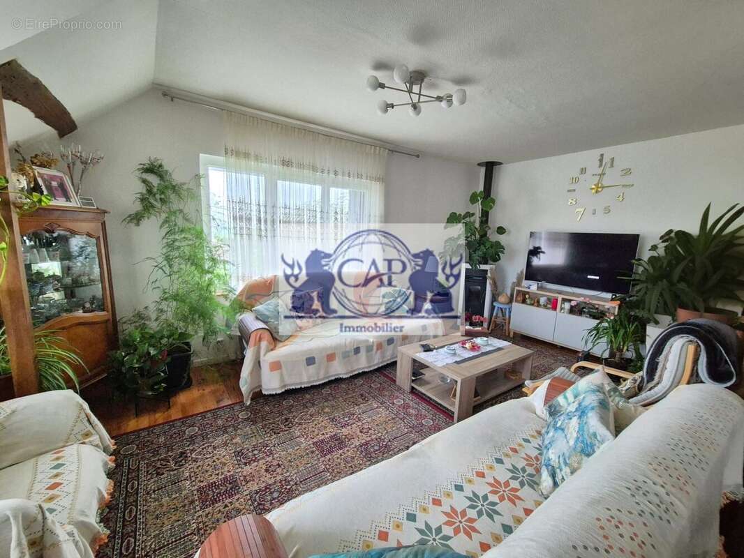 Appartement 245 m² à Sens  - photo 2