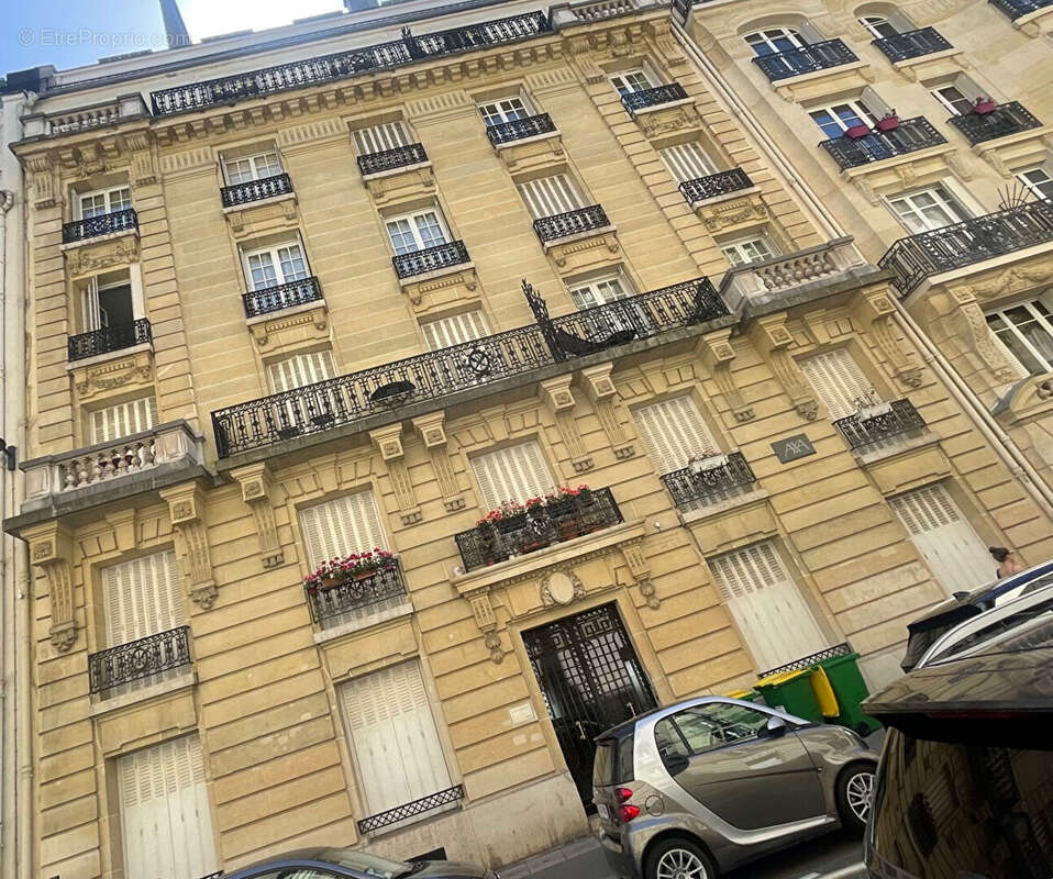 Appartement à PARIS-17E