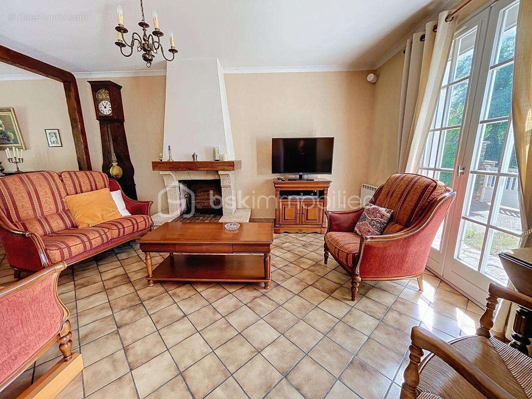 Maison à SAINT-PIERRE-LES-NEMOURS