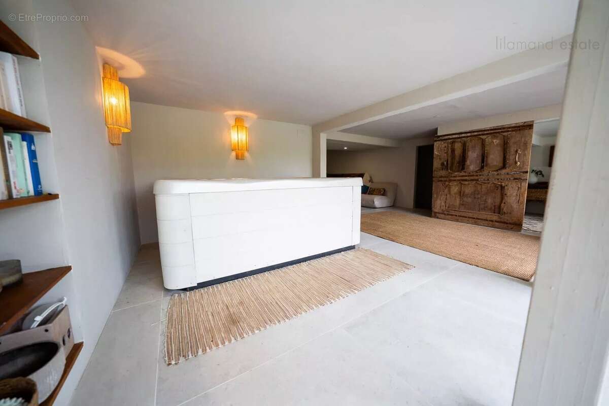 Guadeloupe - villa meublee - 8 pieces - photo 18