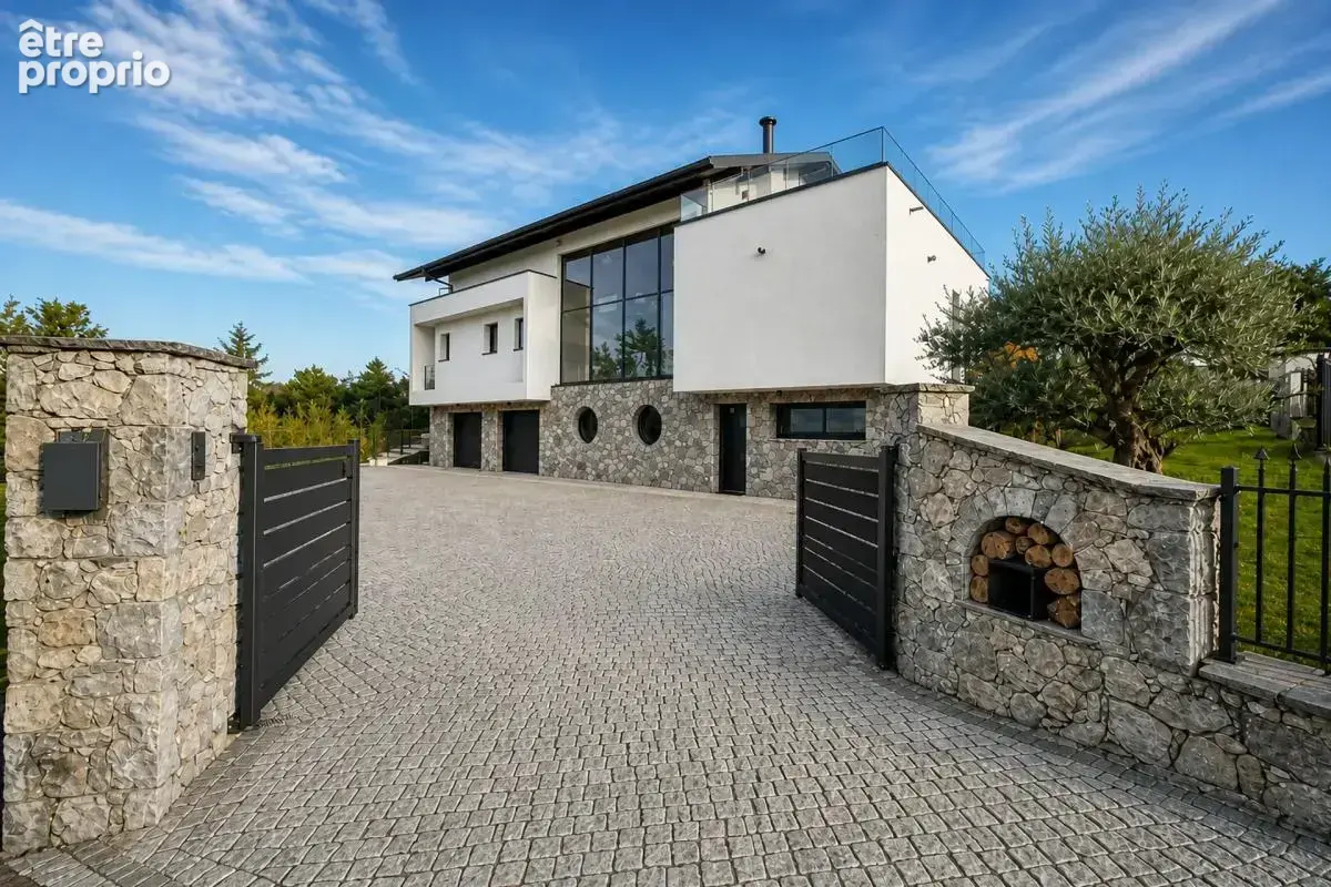 Maison de 8 pièces de 263 m² à Rumilly - photo 2