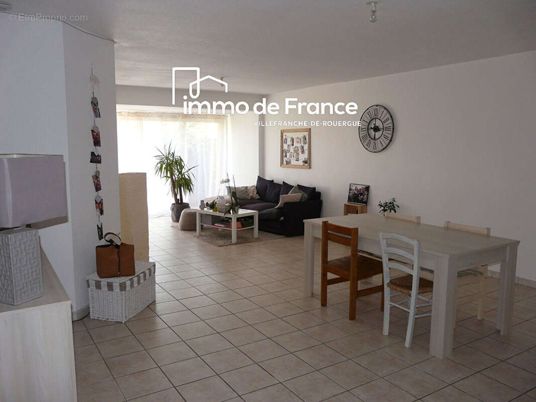 Appartement loué Villefranche De Rouergue 2 pièces, 78 m² avec jardin, garage et parking - photo 4