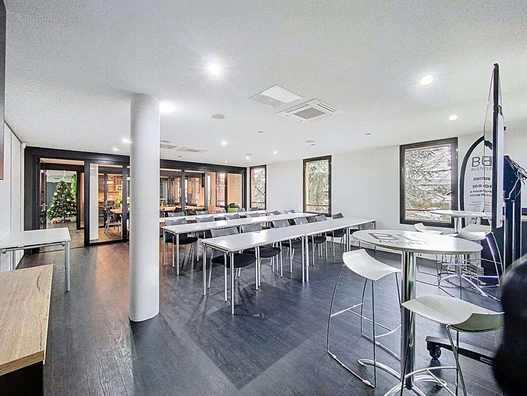 Commerce à MAGNY-LE-HONGRE