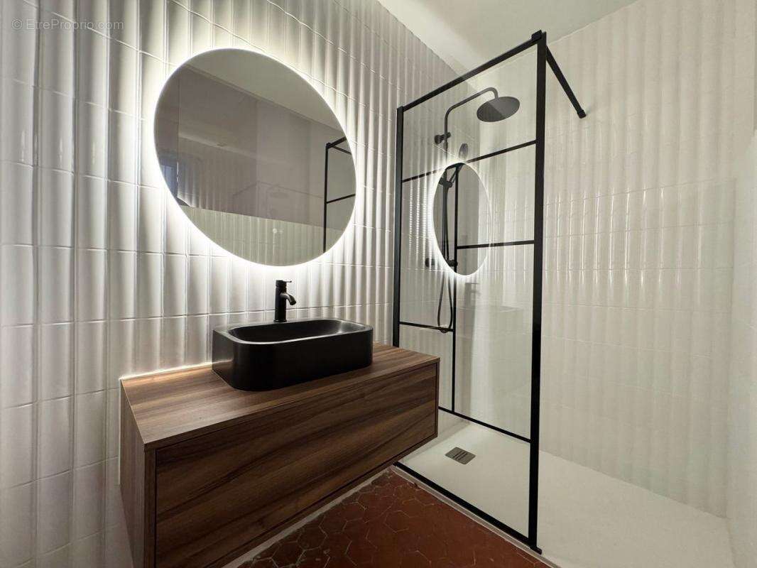 Appartement à MARSEILLE-1E