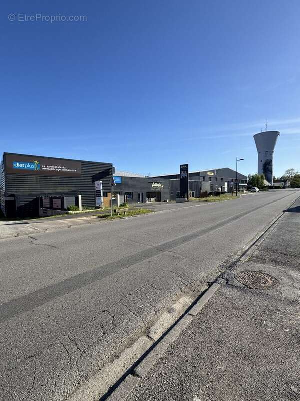 Commerce 120 m² à Saint-Martin-Des-Champs  - photo 2