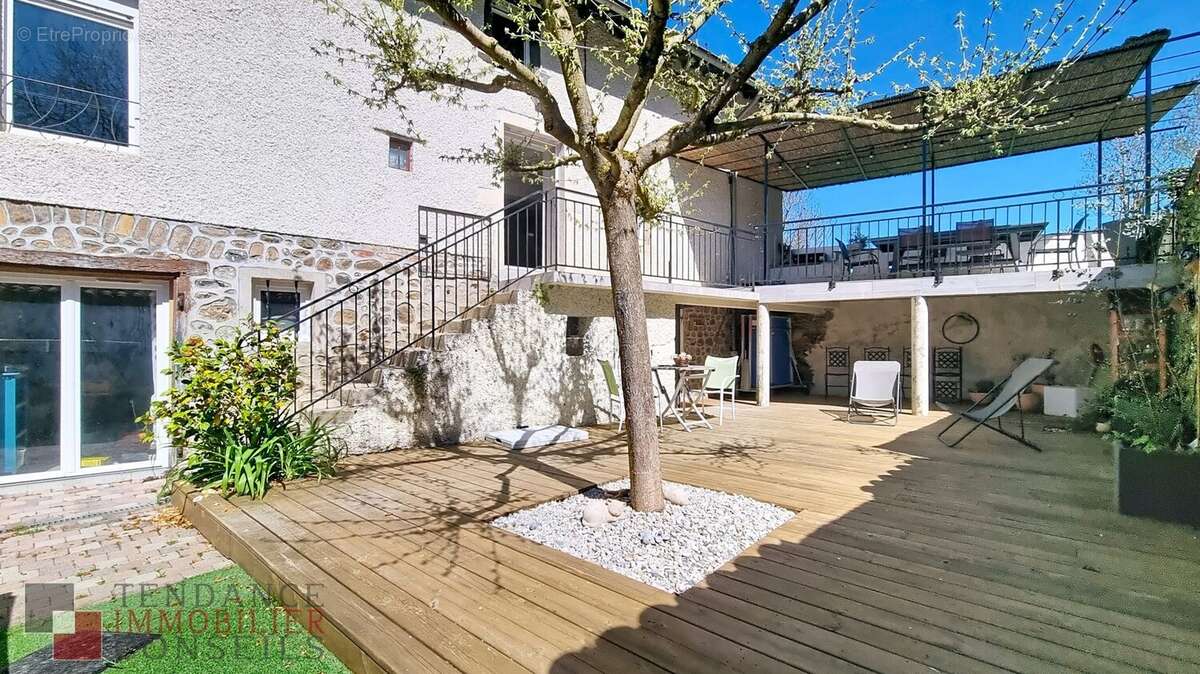 Maison à VAUX-EN-BEAUJOLAIS