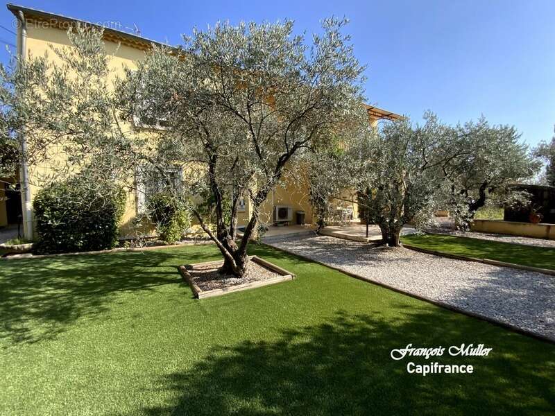 Appartement T4 96 m2 avec jardin au rez-de-chaussée d'une villa - photo 3