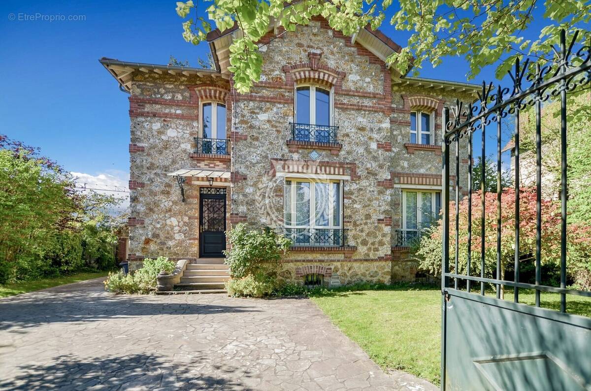 Maison à BEAUCHAMP