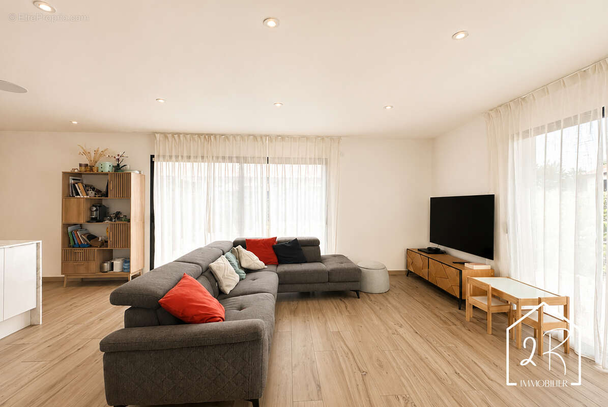 Maison individuelle de plain-pied 122 m2 habitables - Garage 35 m2- Terrain 814 m2 - photo 3