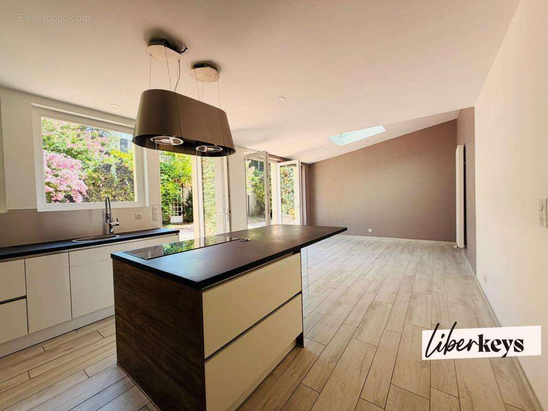 La châtaigneraie – maison de ville 269 m² avec studio indépendant : résidence familiale ou investissement locatif à fort potenti - photo 4