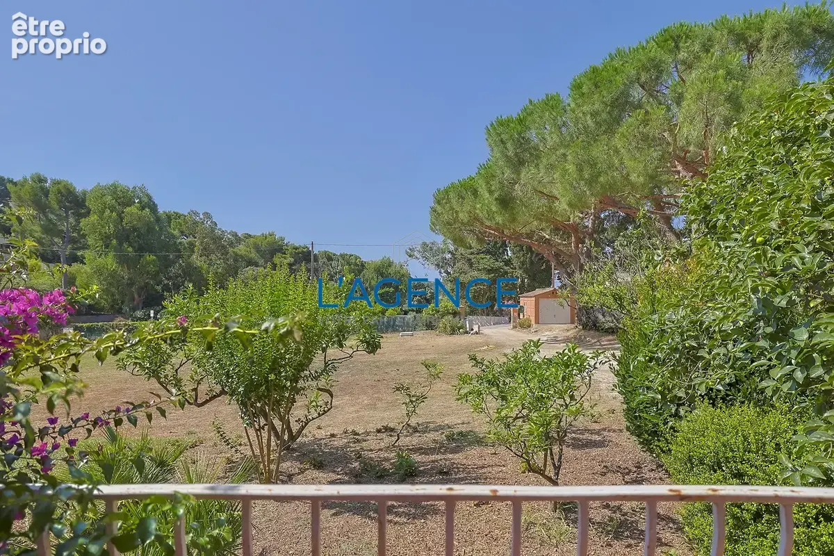 PROPRIETE GIENS 5000m2 deux maisons à 250m2 de la mer - photo 9