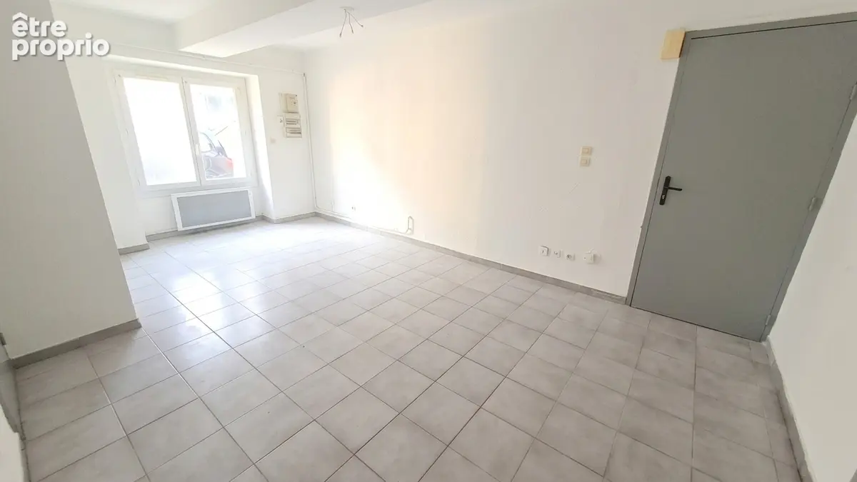 TAVEL – Appartement T3 en rez-de-chaussée dans résidence sécurisée - photo 2