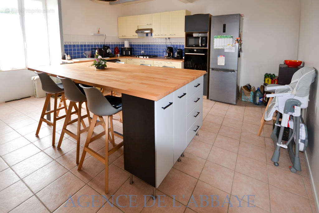 Maison à MONTPELLIER-DE-MEDILLAN