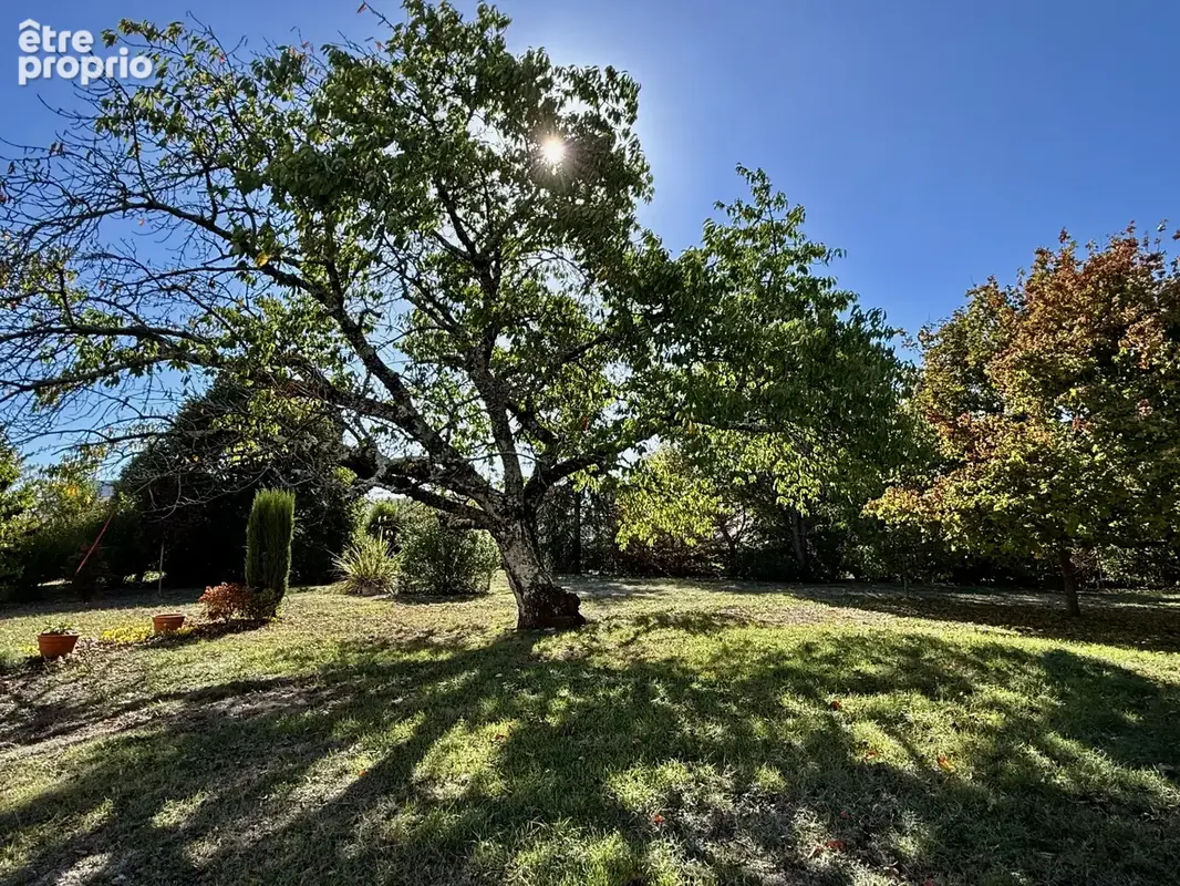 Magnifique maison en pierre entièrement rénovée, avec piscine et jardin arboré. - photo 3