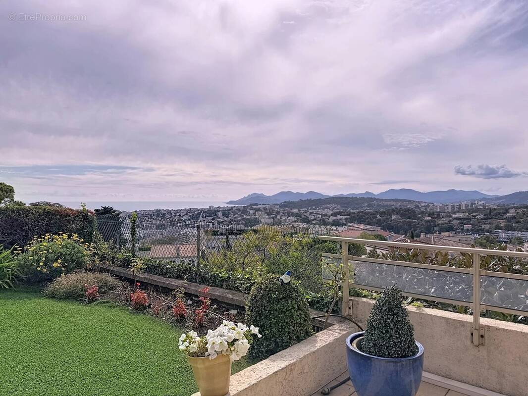 Appartement à LE CANNET