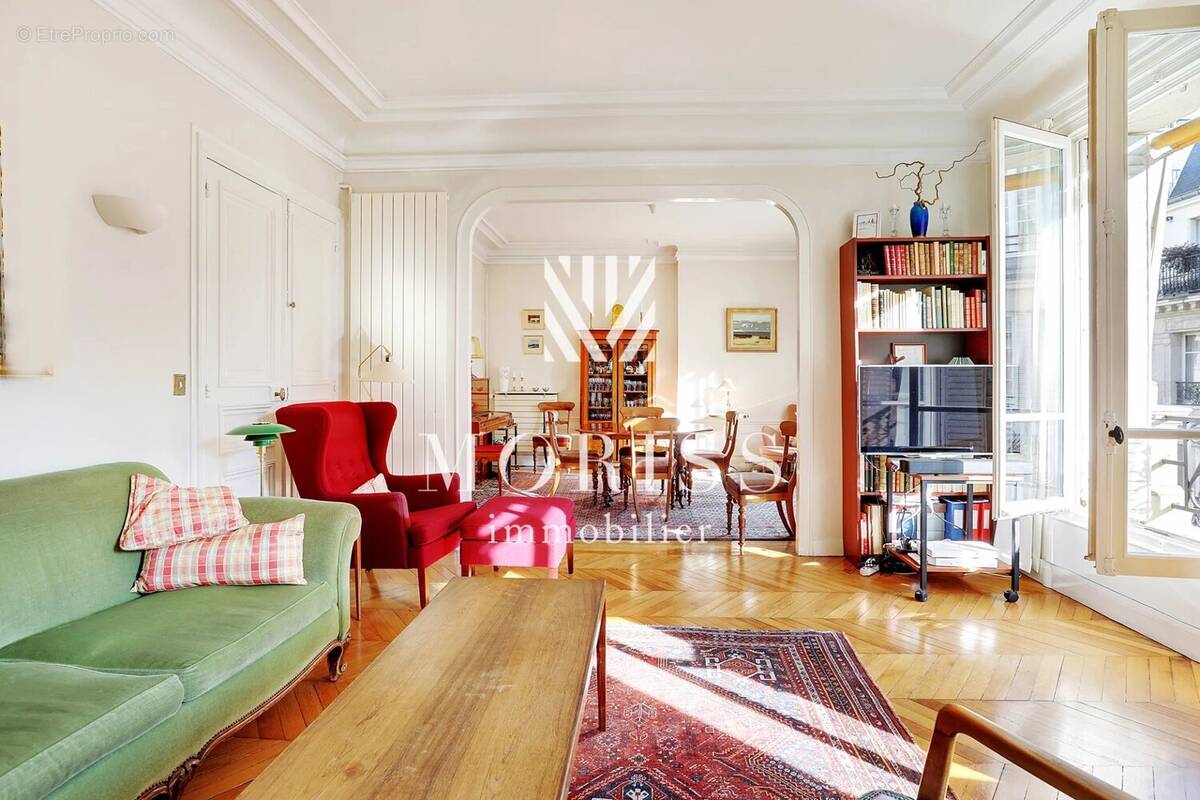 Appartement à PARIS-16E