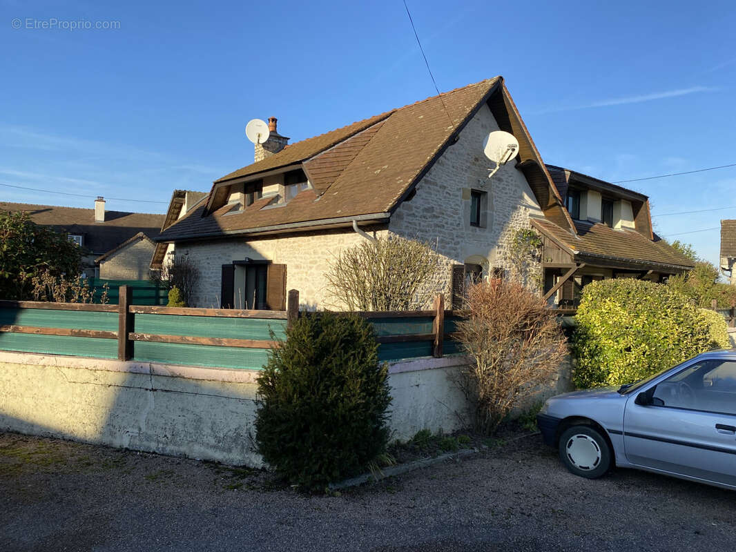 Maison à BIERRY-LES-BELLES-FONTAINES