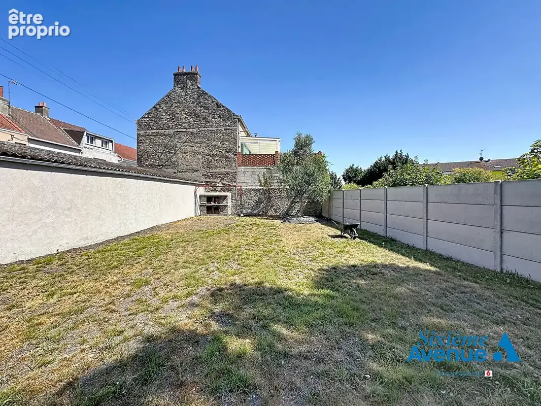 Maison d'environ 135 m² avec + de 50 m² de pièce de vie, jardin plein sud et 4 garages ? Calais - photo 14