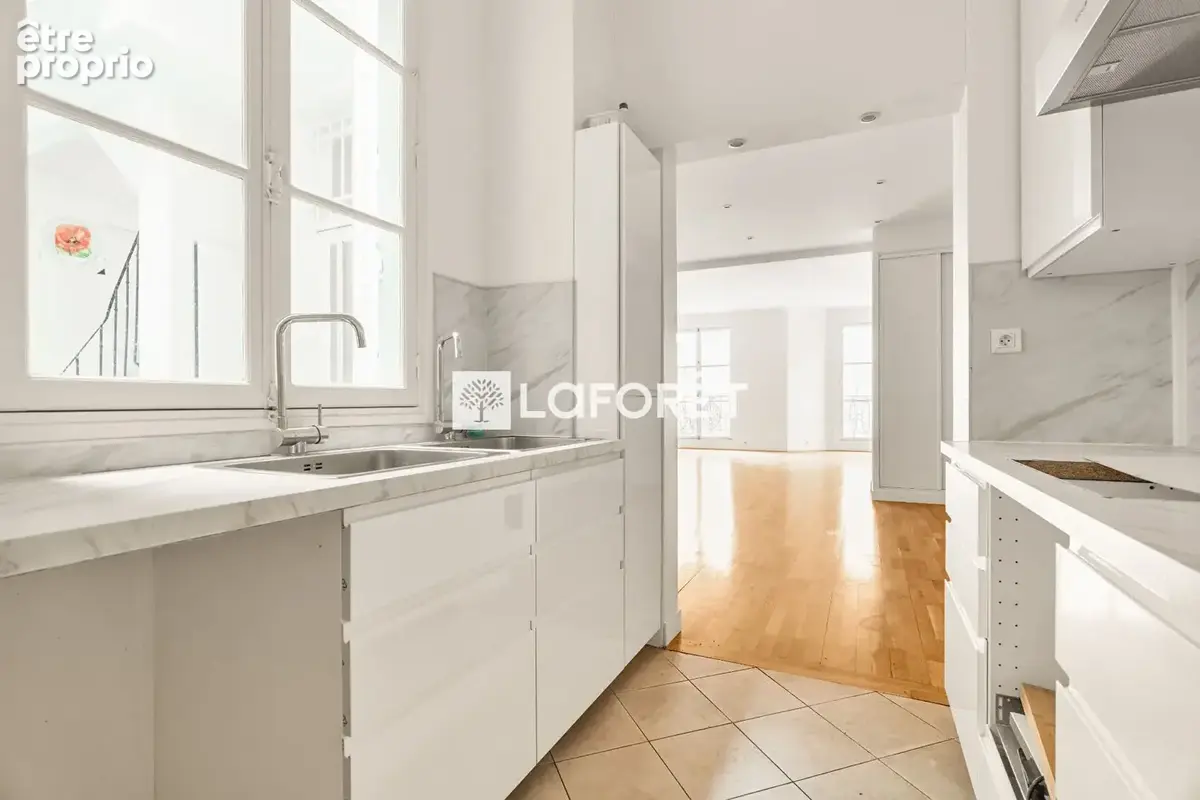 Trois chambres & chambre de service - traversant - beaux volumes - photo 5