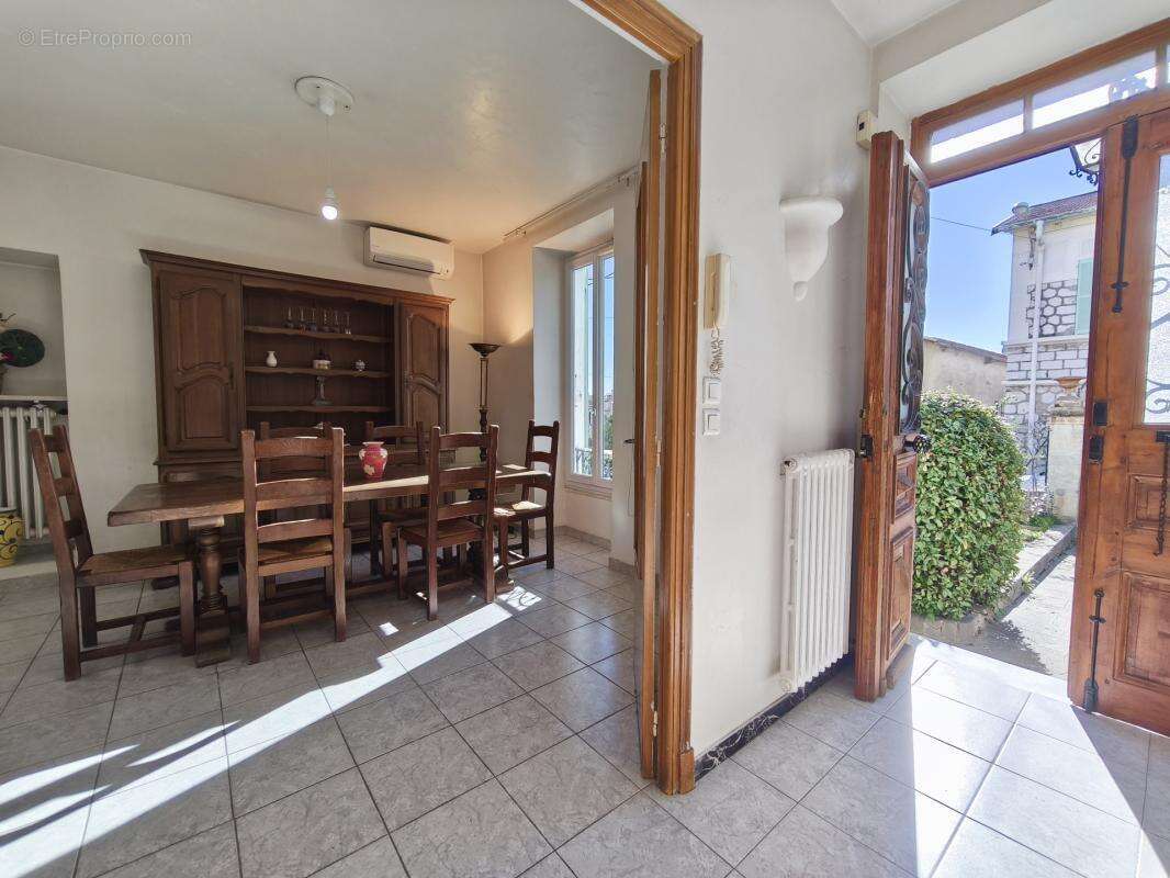 Maison à SAINT-LAURENT-DU-VAR